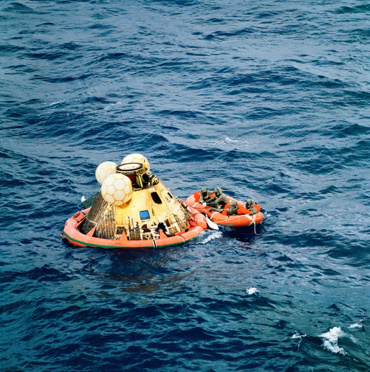 Command Module Splash Down - S69-21698.jpg
